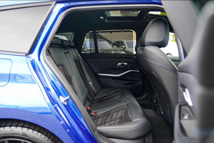 BMW 3 Serie Touring 330e xDrive M-pakket | Panorama | HuD | Sfeerverlichting | BMW LED | Camera | Portimao blau metallic |