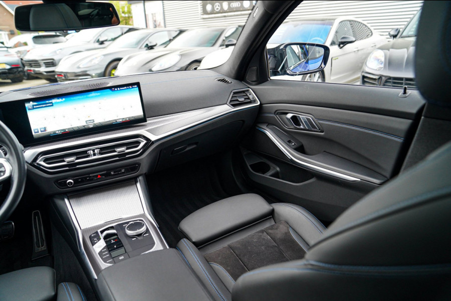 BMW 3 Serie Touring 330e xDrive M-pakket | Panorama | HuD | Sfeerverlichting | BMW LED | Camera | Portimao blau metallic |