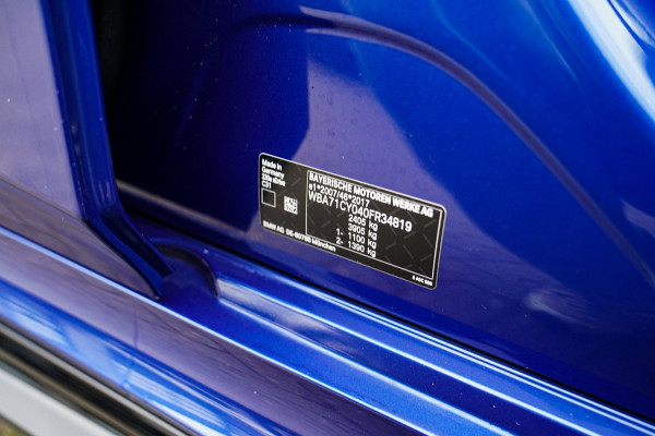 BMW 3 Serie Touring 330e xDrive M-pakket | Panorama | HuD | Sfeerverlichting | BMW LED | Camera | Portimao blau metallic |