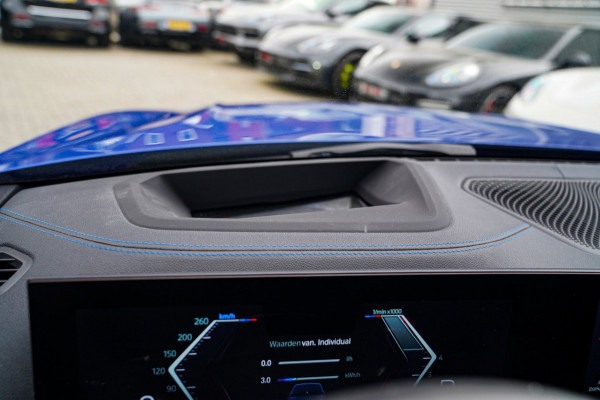 BMW 3 Serie Touring 330e xDrive M-pakket | Panorama | HuD | Sfeerverlichting | BMW LED | Camera | Portimao blau metallic |