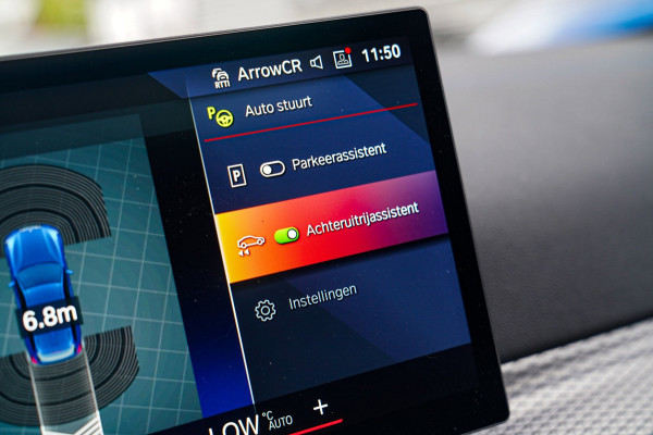 BMW 3 Serie Touring 330e xDrive M-pakket | Panorama | HuD | Sfeerverlichting | BMW LED | Camera | Portimao blau metallic |
