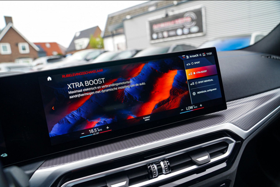 BMW 3 Serie Touring 330e xDrive M-pakket | Panorama | HuD | Sfeerverlichting | BMW LED | Camera | Portimao blau metallic |