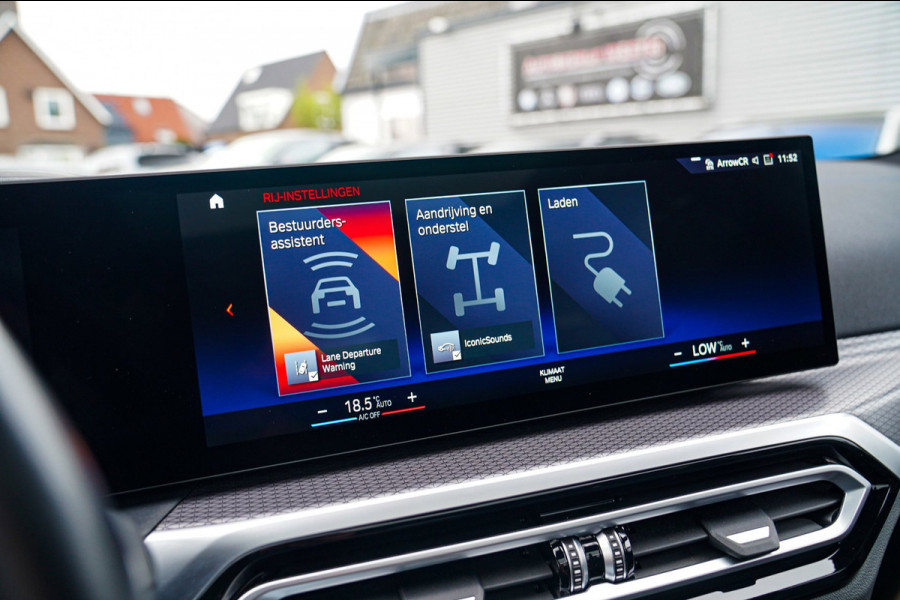 BMW 3 Serie Touring 330e xDrive M-pakket | Panorama | HuD | Sfeerverlichting | BMW LED | Camera | Portimao blau metallic |