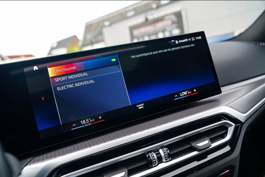 BMW 3 Serie Touring 330e xDrive M-pakket | Panorama | HuD | Sfeerverlichting | BMW LED | Camera | Portimao blau metallic |