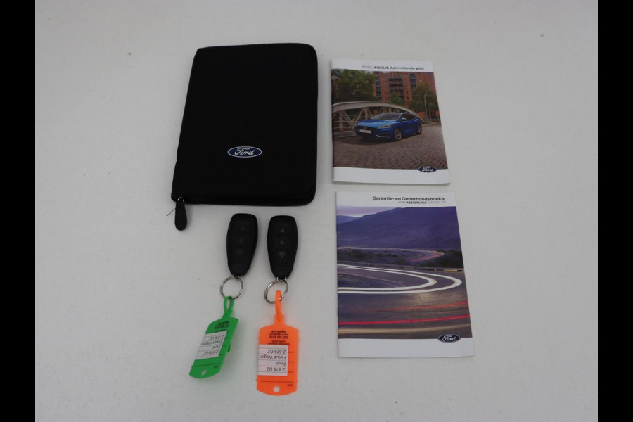 Ford Focus 1.0 EcoBoost Hybrid Titanium | Origineel NL | Carplay | Keyless | Navigatie | Climate control | Cruise control | Bluetooth | Full LED | Parkeerhulp | 38.100km NAP