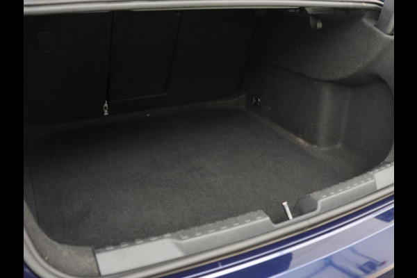 Audi A3 30 TFSI Advanced edition | Stoelverwarming | Adaptive cruise | Keyless | Camera | Carplay | Audi Sound | Full LED | Climate control | Virtual Cockpit | Parkeerhulp