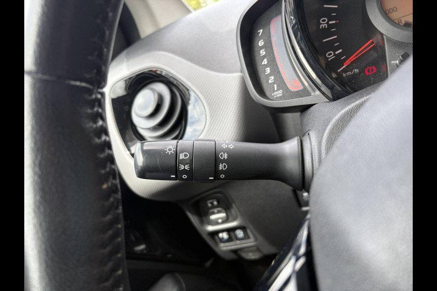 Peugeot 108 1.0 e-VTi Allure 72pk | LM Velgen | Carplay | Airco | 5-deurs |
