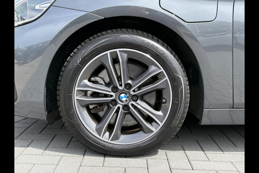 BMW 2 Serie Active Tourer 225xe iPerformance Executive | 225pk PHEV | Stoelverwarming | Camera | LED | Cruise Control |