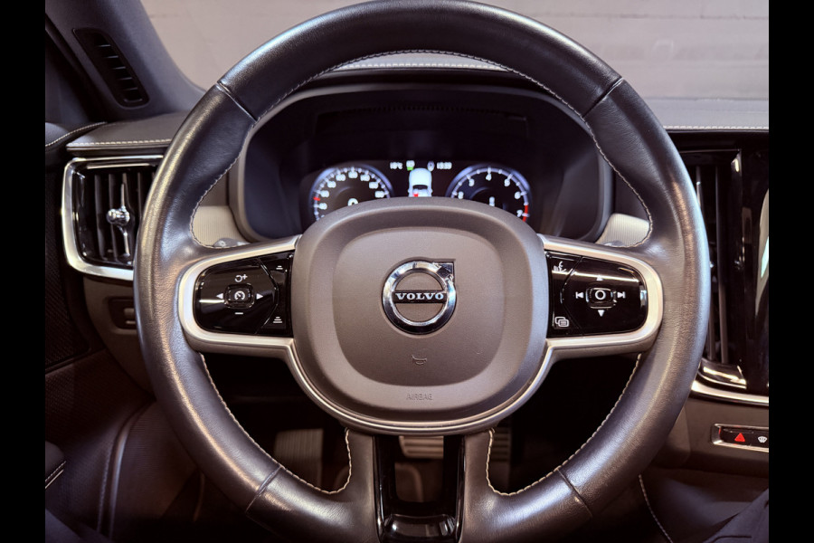 Volvo V90 2.0 B4 R-Design | Panoramadak | Elektr. trekhaak | Head-Up | Camera | Harman Kardon | Adaptive cruise | Dealer onderhouden