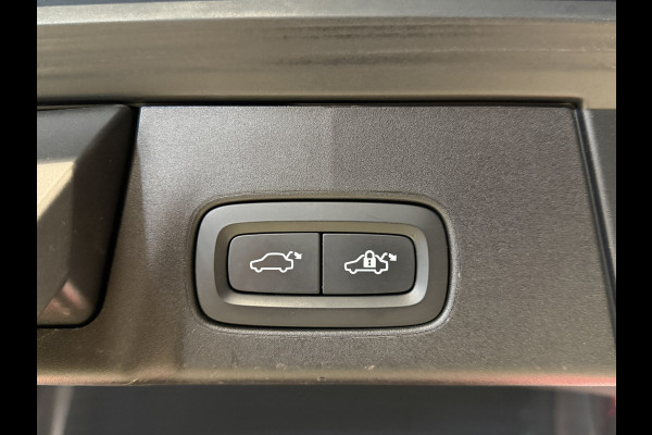 Volvo V90 2.0 B4 R-Design | Panoramadak | Elektr. trekhaak | Head-Up | Camera | Harman Kardon | Adaptive cruise | Dealer onderhouden