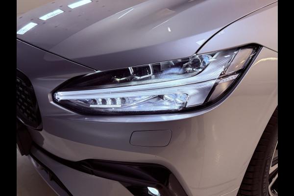 Volvo V90 2.0 B4 R-Design | Panoramadak | Elektr. trekhaak | Head-Up | Camera | Harman Kardon | Adaptive cruise | Dealer onderhouden