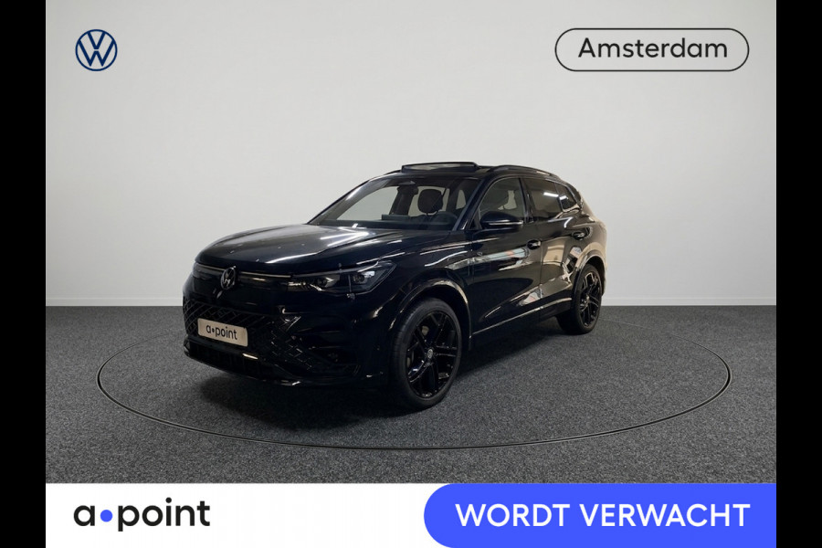 Volkswagen Tiguan 1.5 eHybrid R-Line Edition 272 pk Automaat (DSG) | Verlengde garantie | Navigatie | Panoramadak | Trekhaak (wegklapbaar) | Parkeersensoren (Park assist) | Rondomzicht camera | Lederen bekleding | R-Line |