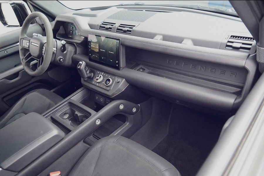 Land Rover Defender 110 5.0 P525 110 V8 / Pano / Trekhaak / Head-Up / Meridian Audio / 360 Camera / Compleet!