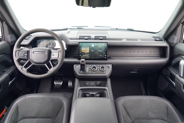 Land Rover Defender 110 5.0 P525 110 V8 / Pano / Trekhaak / Head-Up / Meridian Audio / 360 Camera / Compleet!