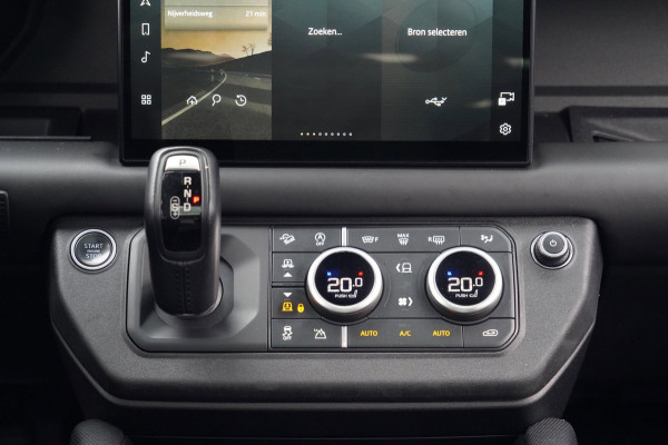 Land Rover Defender 110 5.0 P525 110 V8 / Pano / Trekhaak / Head-Up / Meridian Audio / 360 Camera / Compleet!