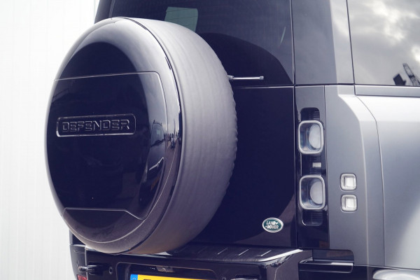 Land Rover Defender 110 5.0 P525 110 V8 / Pano / Trekhaak / Head-Up / Meridian Audio / 360 Camera / Compleet!