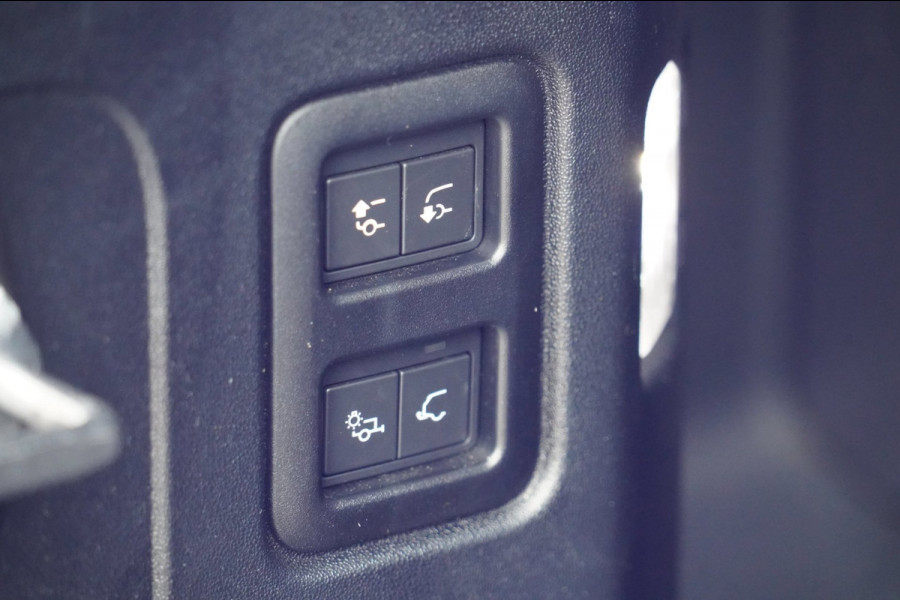 Land Rover Defender 110 5.0 P525 110 V8 / Pano / Trekhaak / Head-Up / Meridian Audio / 360 Camera / Compleet!