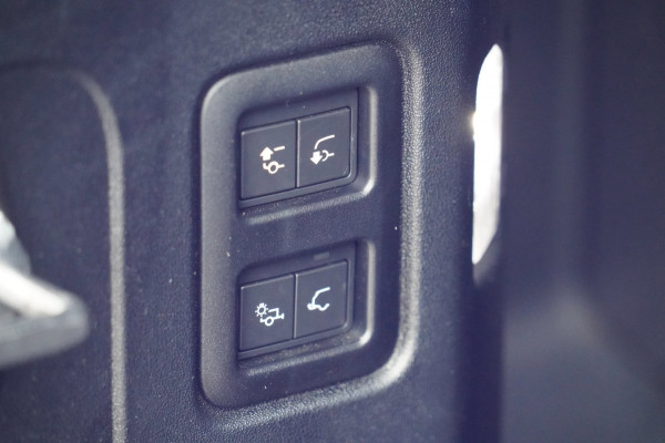 Land Rover Defender 110 5.0 P525 110 V8 / Pano / Trekhaak / Head-Up / Meridian Audio / 360 Camera / Compleet!