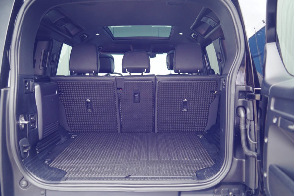 Land Rover Defender 110 5.0 P525 110 V8 / Pano / Trekhaak / Head-Up / Meridian Audio / 360 Camera / Compleet!