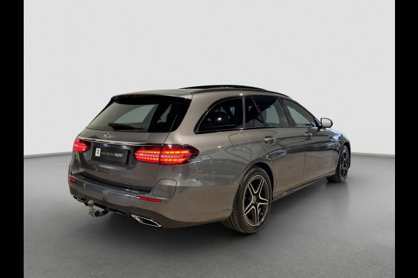 Mercedes-Benz E-Klasse Estate 300 e AMG | Pano | Trekhaak | Carplay | Sfeerverlichting | Camera | Dodehoek | 1e eigenaar