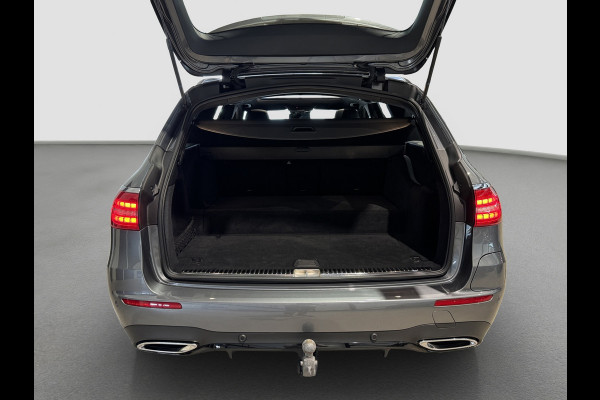 Mercedes-Benz E-Klasse Estate 300 e AMG | Pano | Trekhaak | Carplay | Sfeerverlichting | Camera | Dodehoek | 1e eigenaar