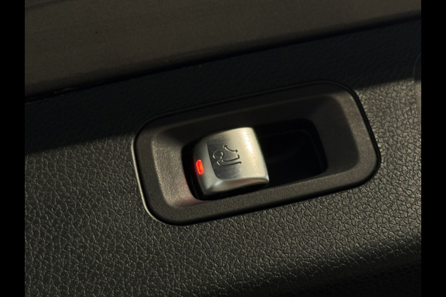 Mercedes-Benz E-Klasse Estate 300 e AMG | Pano | Trekhaak | Carplay | Sfeerverlichting | Camera | Dodehoek | 1e eigenaar