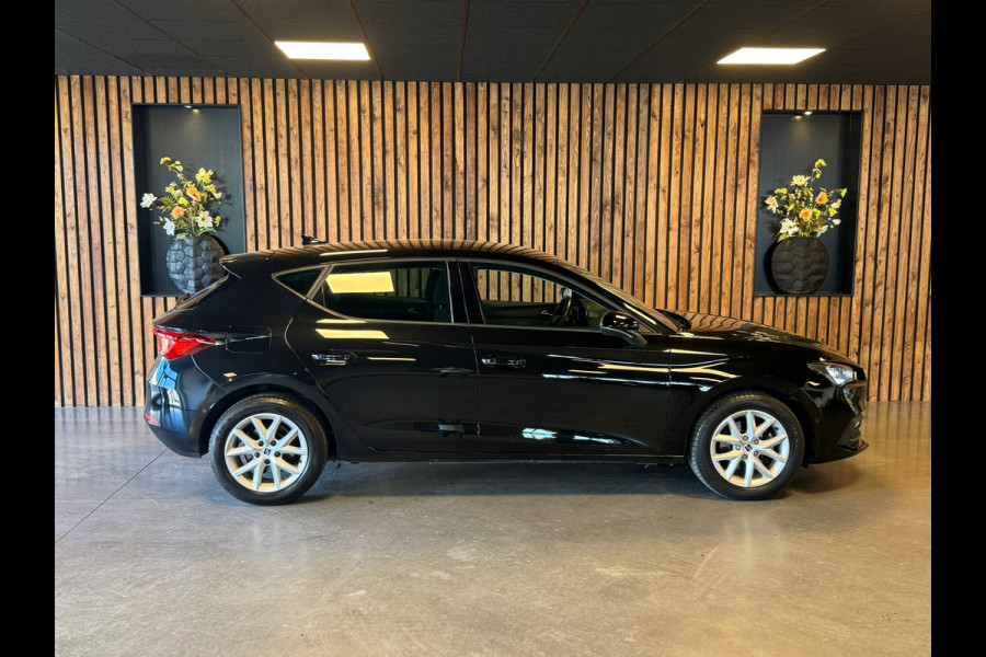 Seat Leon Sportstourer 1.0 eTSI Style Business Intense / Carplay / Sfeerverlichting / Cruise control / Parkeersensoren