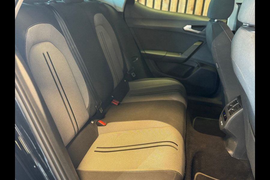 Seat Leon Sportstourer 1.0 eTSI Style Business Intense / Carplay / Sfeerverlichting / Cruise control / Parkeersensoren