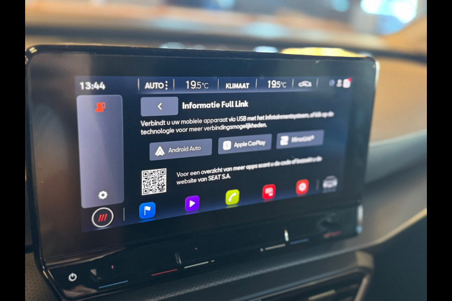 Seat Leon Sportstourer 1.0 eTSI Style Business Intense / Carplay / Sfeerverlichting / Cruise control / Parkeersensoren