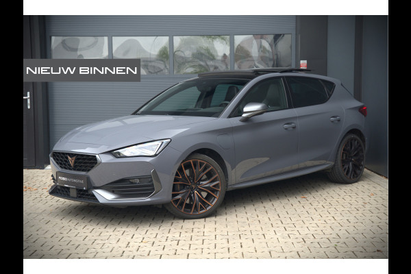 CUPRA Leon 1.4 e-Hybrid VZ Copper Edition | Panoramadak | Stoelverwarming | Stuurverwarming | Kuipstoelen | Camera | Adaptive Cruise Control | Keyless | Ambiance Verlichting | Apple Carplay |