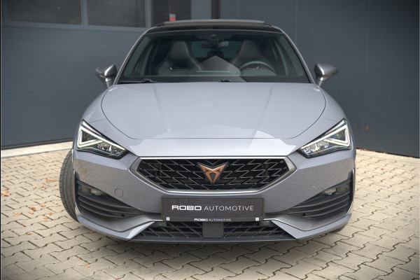 CUPRA Leon 1.4 e-Hybrid VZ Copper Edition | Panoramadak | Stoelverwarming | Stuurverwarming | Kuipstoelen | Camera | Adaptive Cruise Control | Keyless | Ambiance Verlichting | Apple Carplay |