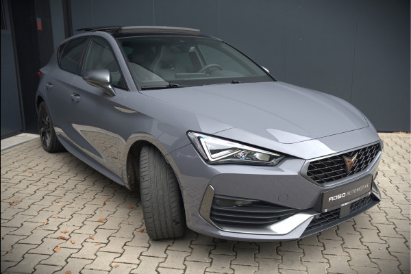 CUPRA Leon 1.4 e-Hybrid VZ Copper Edition | Panoramadak | Stoelverwarming | Stuurverwarming | Kuipstoelen | Camera | Adaptive Cruise Control | Keyless | Ambiance Verlichting | Apple Carplay |