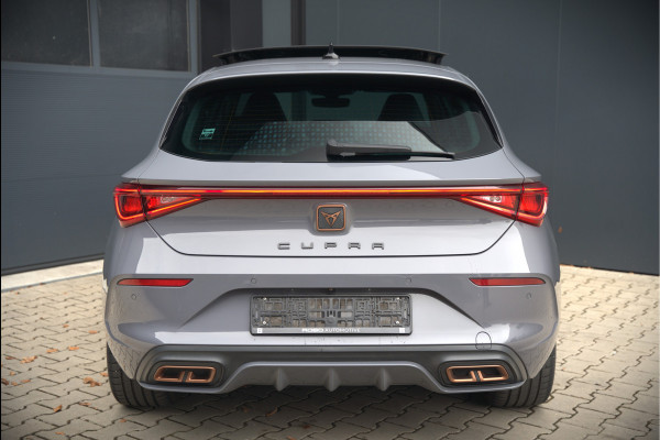 CUPRA Leon 1.4 e-Hybrid VZ Copper Edition | Panoramadak | Stoelverwarming | Stuurverwarming | Kuipstoelen | Camera | Adaptive Cruise Control | Keyless | Ambiance Verlichting | Apple Carplay |