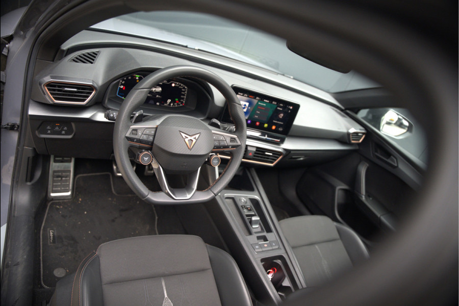 CUPRA Leon 1.4 e-Hybrid VZ Copper Edition | Panoramadak | Stoelverwarming | Stuurverwarming | Kuipstoelen | Camera | Adaptive Cruise Control | Keyless | Ambiance Verlichting | Apple Carplay |
