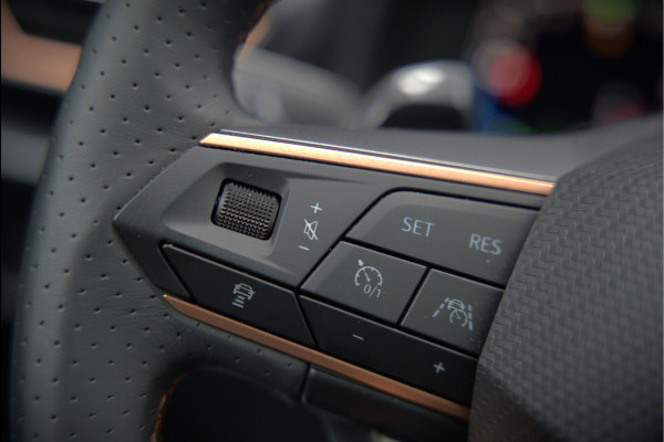 CUPRA Leon 1.4 e-Hybrid VZ Copper Edition | Panoramadak | Stoelverwarming | Stuurverwarming | Kuipstoelen | Camera | Adaptive Cruise Control | Keyless | Ambiance Verlichting | Apple Carplay |