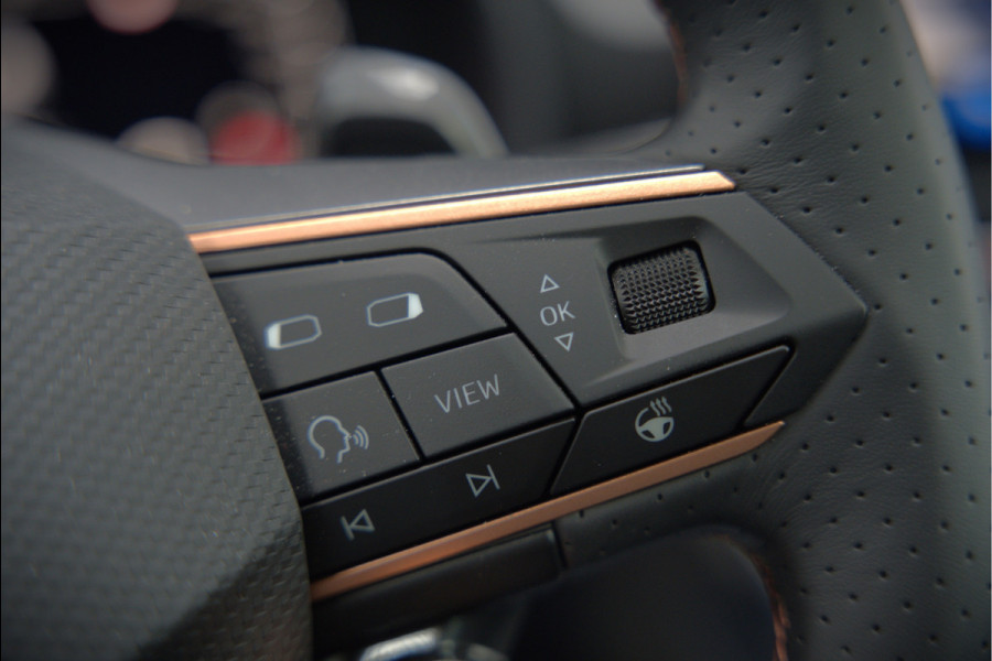 CUPRA Leon 1.4 e-Hybrid VZ Copper Edition | Panoramadak | Stoelverwarming | Stuurverwarming | Kuipstoelen | Camera | Adaptive Cruise Control | Keyless | Ambiance Verlichting | Apple Carplay |