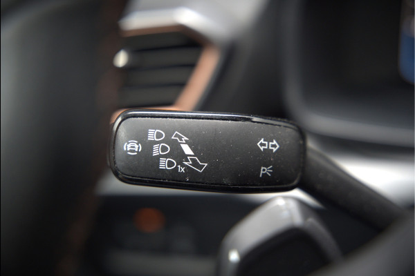 CUPRA Leon 1.4 e-Hybrid VZ Copper Edition | Panoramadak | Stoelverwarming | Stuurverwarming | Kuipstoelen | Camera | Adaptive Cruise Control | Keyless | Ambiance Verlichting | Apple Carplay |