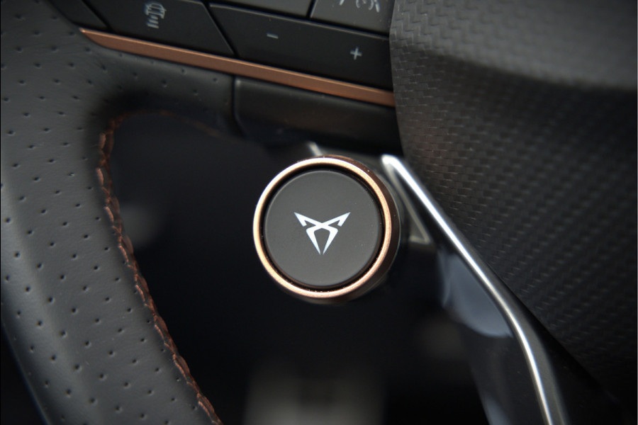 CUPRA Leon 1.4 e-Hybrid VZ Copper Edition | Panoramadak | Stoelverwarming | Stuurverwarming | Kuipstoelen | Camera | Adaptive Cruise Control | Keyless | Ambiance Verlichting | Apple Carplay |