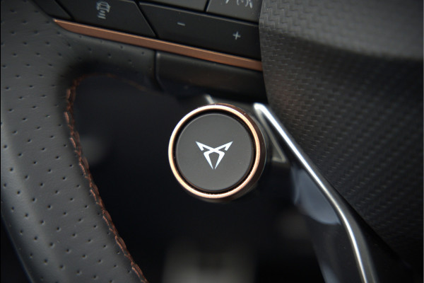 CUPRA Leon 1.4 e-Hybrid VZ Copper Edition | Panoramadak | Stoelverwarming | Stuurverwarming | Kuipstoelen | Camera | Adaptive Cruise Control | Keyless | Ambiance Verlichting | Apple Carplay |
