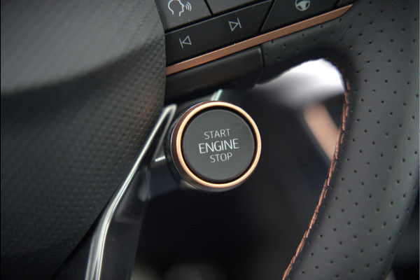 CUPRA Leon 1.4 e-Hybrid VZ Copper Edition | Panoramadak | Stoelverwarming | Stuurverwarming | Kuipstoelen | Camera | Adaptive Cruise Control | Keyless | Ambiance Verlichting | Apple Carplay |