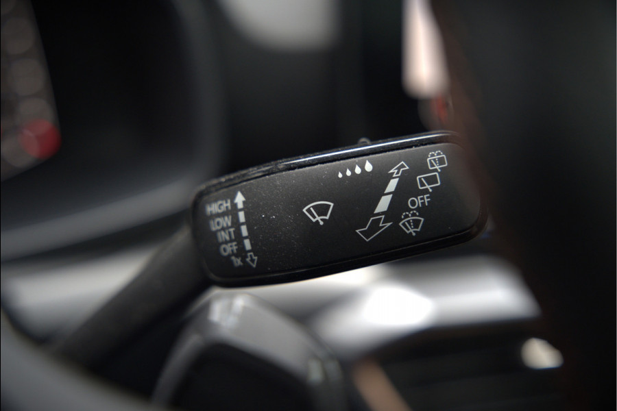 CUPRA Leon 1.4 e-Hybrid VZ Copper Edition | Panoramadak | Stoelverwarming | Stuurverwarming | Kuipstoelen | Camera | Adaptive Cruise Control | Keyless | Ambiance Verlichting | Apple Carplay |
