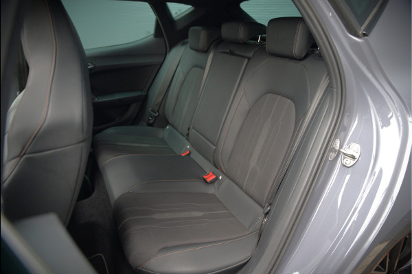 CUPRA Leon 1.4 e-Hybrid VZ Copper Edition | Panoramadak | Stoelverwarming | Stuurverwarming | Kuipstoelen | Camera | Adaptive Cruise Control | Keyless | Ambiance Verlichting | Apple Carplay |