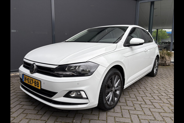 Volkswagen Polo 1.0 TSI Highline Airco - Apple carplay - Navigatie - Parkeersensoren - Parkeer assistent - Cruise control - Licht metalen velgen 16 inch - Lederen versnellingspook - Bluetooth - Led verlichting - Radio - Start/stop systeem - Stuur leder - Stuur multifunctioneel - Elektrische ramen