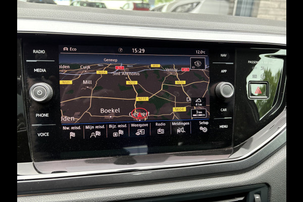 Volkswagen Polo 1.0 TSI Highline Airco - Apple carplay - Navigatie - Parkeersensoren - Parkeer assistent - Cruise control - Licht metalen velgen 16 inch - Lederen versnellingspook - Bluetooth - Led verlichting - Radio - Start/stop systeem - Stuur leder - Stuur multifunctioneel - Elektrische ramen