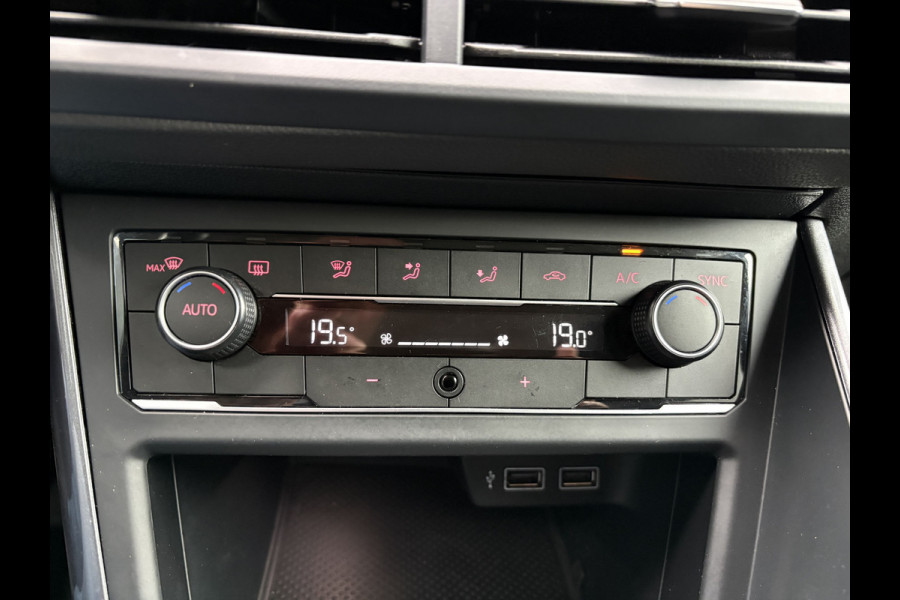 Volkswagen Polo 1.0 TSI Highline Airco - Apple carplay - Navigatie - Parkeersensoren - Parkeer assistent - Cruise control - Licht metalen velgen 16 inch - Lederen versnellingspook - Bluetooth - Led verlichting - Radio - Start/stop systeem - Stuur leder - Stuur multifunctioneel - Elektrische ramen