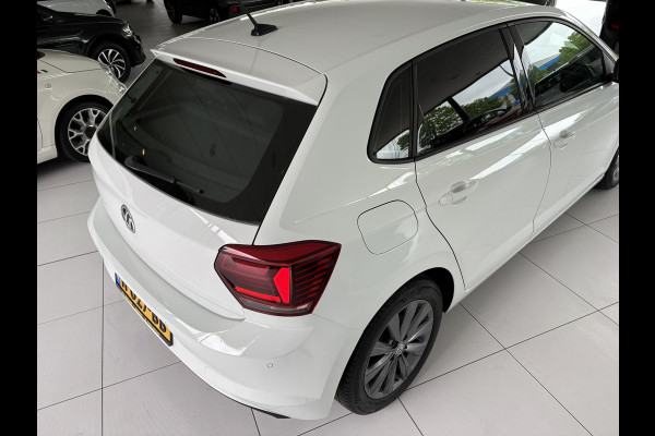 Volkswagen Polo 1.0 TSI Highline Airco - Apple carplay - Navigatie - Parkeersensoren - Parkeer assistent - Cruise control - Licht metalen velgen 16 inch - Lederen versnellingspook - Bluetooth - Led verlichting - Radio - Start/stop systeem - Stuur leder - Stuur multifunctioneel - Elektrische ramen