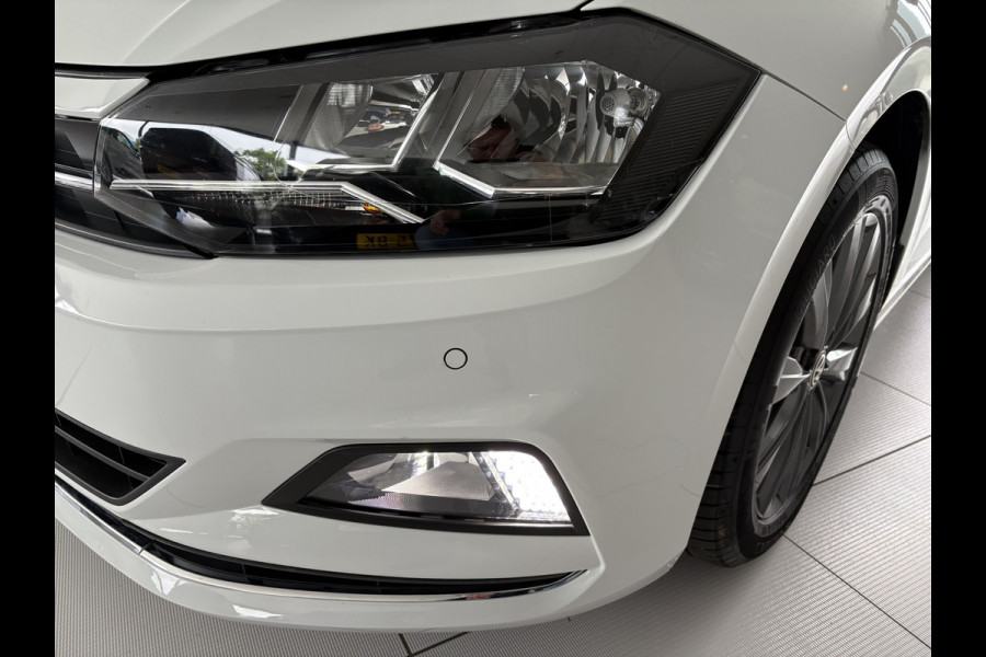 Volkswagen Polo 1.0 TSI Highline Airco - Apple carplay - Navigatie - Parkeersensoren - Parkeer assistent - Cruise control - Licht metalen velgen 16 inch - Lederen versnellingspook - Bluetooth - Led verlichting - Radio - Start/stop systeem - Stuur leder - Stuur multifunctioneel - Elektrische ramen