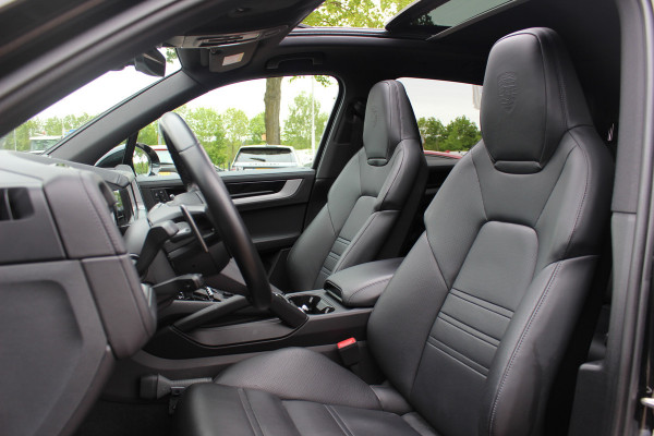 Porsche Cayenne 3.0 S E-Hybrid 519pk / Trekhaak / Panoramadak / 360Camera / Head-up / Achterasbesturing / Bose / 21'' / Luchtvering / Adaptieve Stoelen / Sportdesign+Chrono / Sportuiltaat / Stoelventilatie / Stoelverwarming 4x /