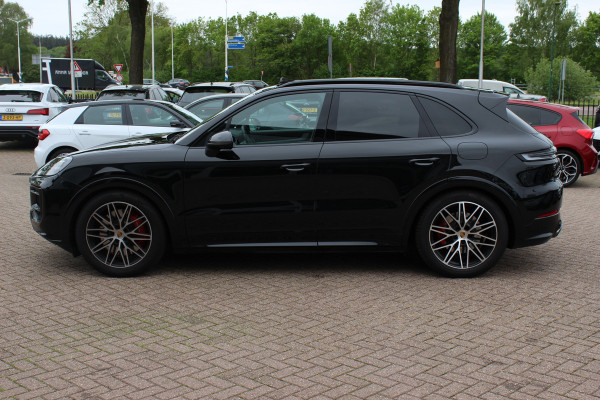 Porsche Cayenne 3.0 S E-Hybrid 519pk / Trekhaak / Panoramadak / 360Camera / Head-up / Achterasbesturing / Bose / 21'' / Luchtvering / Adaptieve Stoelen / Sportdesign+Chrono / Sportuiltaat / Stoelventilatie / Stoelverwarming 4x /