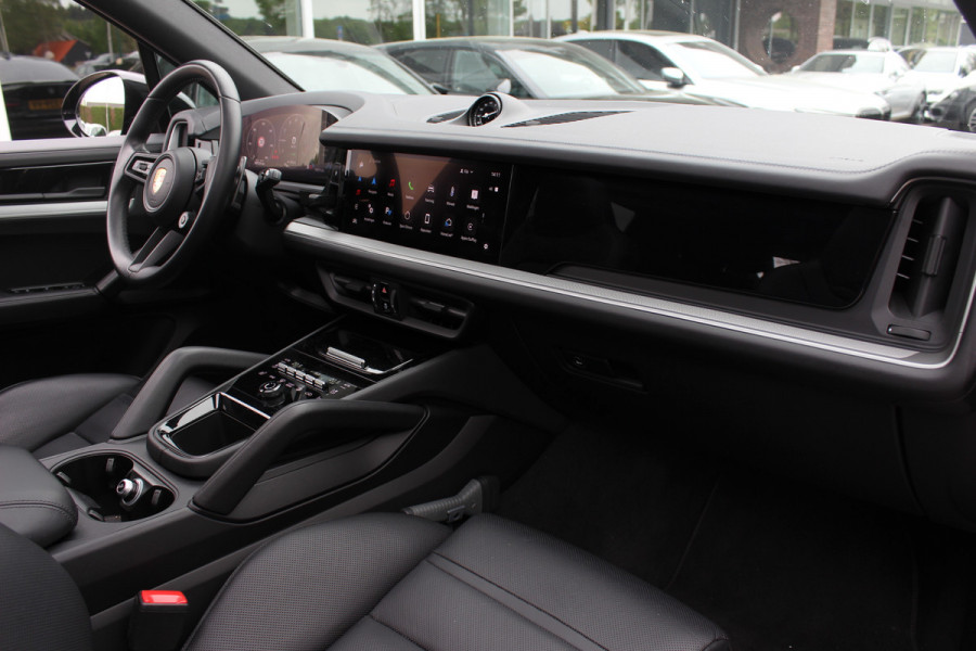 Porsche Cayenne 3.0 S E-Hybrid 519pk / Trekhaak / Panoramadak / 360Camera / Head-up / Achterasbesturing / Bose / 21'' / Luchtvering / Adaptieve Stoelen / Sportdesign+Chrono / Sportuiltaat / Stoelventilatie / Stoelverwarming 4x /